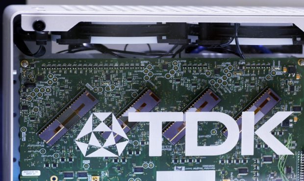 تأمین کننده آیفون TDK باتری های آماده شده برای وسایل نازک AI